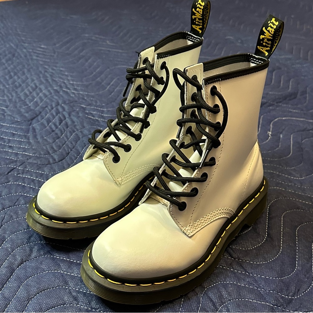 Dr. Martens 11821100 Women's Size 7 Combat Boots White Smooth Leather